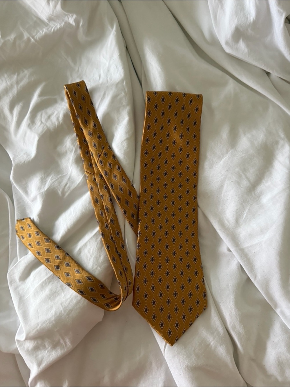 Perry Ellis Vintage Gold Geometric Tie